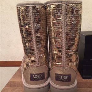 COPY - Size 7 UGG classic short sequin boots